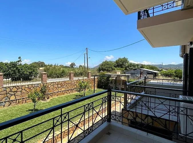 Tasos Cozy 1st Floor דירה